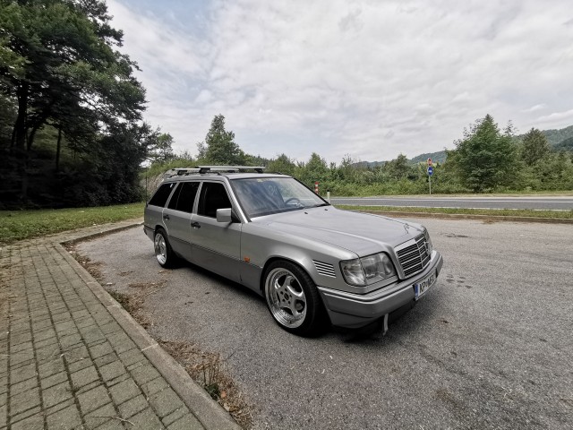 Mercedes benz slovenia - foto