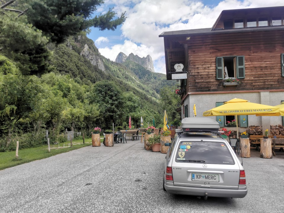 Mercedes benz slovenia - foto povečava