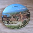 Krožnik, plastičen, z motivom Taormine, Sicilija, premer 19 cm, IC = 1 eur