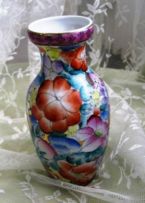 Vaza z rožami, keramična, višina 16 cm, IC = 3 eur