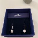 60f. Swarovski viseči uhani, 2 cm   IC = 25 eur
