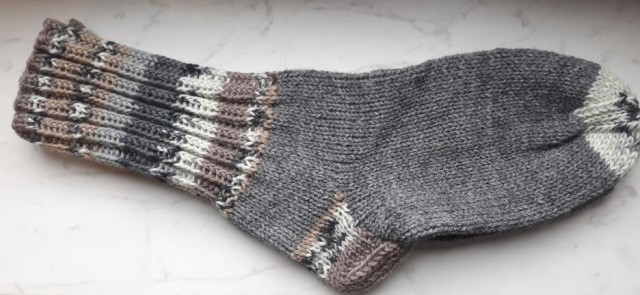 39d. Tople, ročno pletene nogavičke, stopalo 23 cm   IC = 4 eur