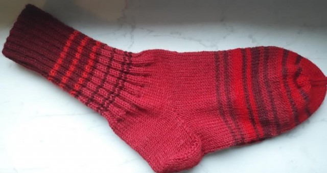 39g. Tople, ročno pletene nogavičke, stopalo 25 cm   IC = 4 eur