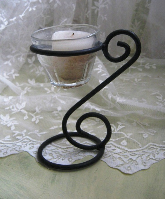 Vintage svečnik, kovinski s steklenim lončkom za svečo, IC = 2 eur