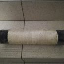 112b.Steber dolžine 40 cm, premer 8 cm, na obeh straneh je vijak  IC = 3 eur