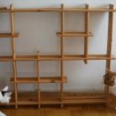 84. Odprta vitrina 100 x 82 x 9 cm    IC = 10 eur