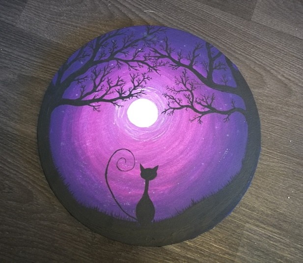 67. Muca in luna, akril na platno, premer 30 cm   IC = 15 eur