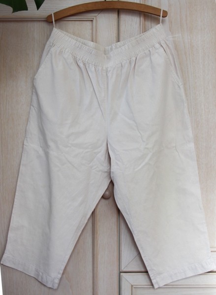 98a. Ženske tričetrt hlače, 48    IC = 3 eur