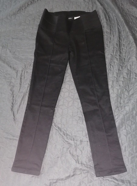 9d. Črne jeans hlače, 42    IC = 5 eur