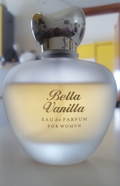 75b. Parfum Bella Vanilla, nekaj manj kot 100ml   IC = 3 eur