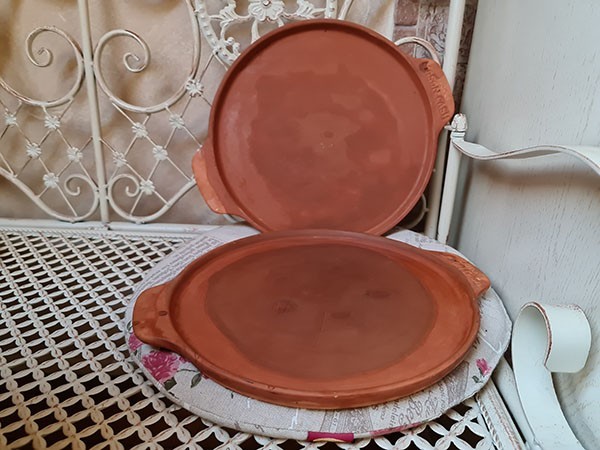 65b,c. Glinena pekača za pizzo...   IV b.c = 5 eur