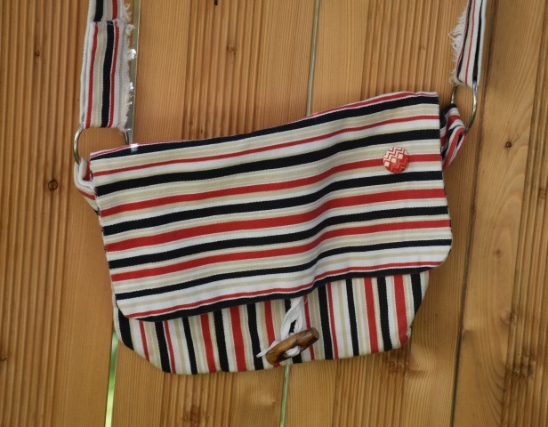 101. Manjša ženska torbica    IC = 2 eur