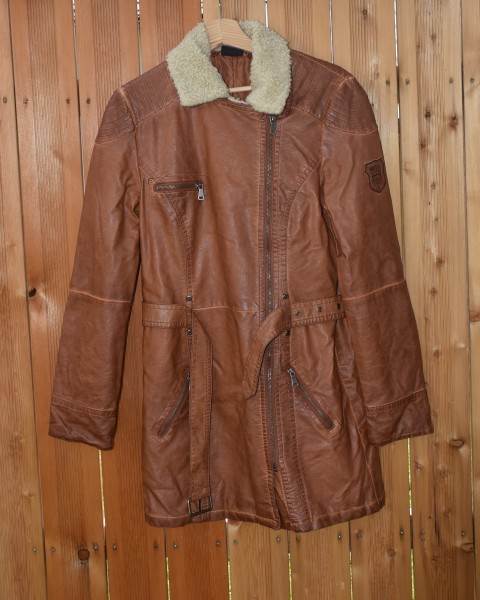 103a. Plašč, imitacija usnja, umetno krzno, M   IC = 5 eur