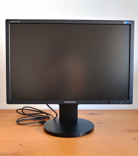 60. Računalniški monitor SAMSUNG SYNCMASTER 245b  IC = 40 eur