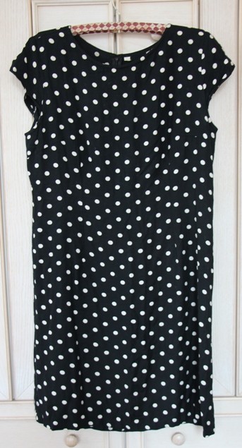120c. Pikasta obleka, 42    IC = 6 eur