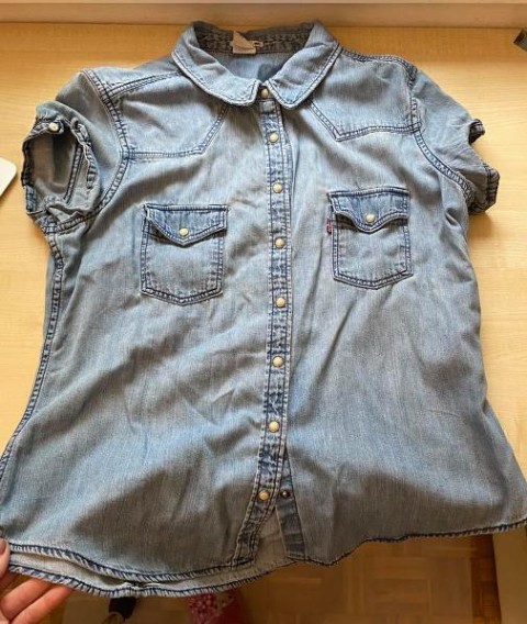 17b. Levi's jeans srajca (št. L) nošena, primerna za M ali manjši L  IC = 8 eur