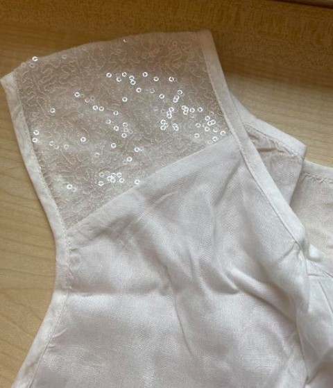 23a. Orsay bluzica , bele barve s svetlečimi detajli na rokavih, 40  IC = 3 eur