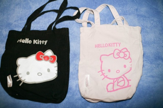 54c,d. Manjši torbi iz blaga Hello Kitty   ICc,d = 2 eur
