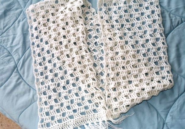 57b. Kvačkan šal, ročno delo, 24 x 168   IC = 5 eur