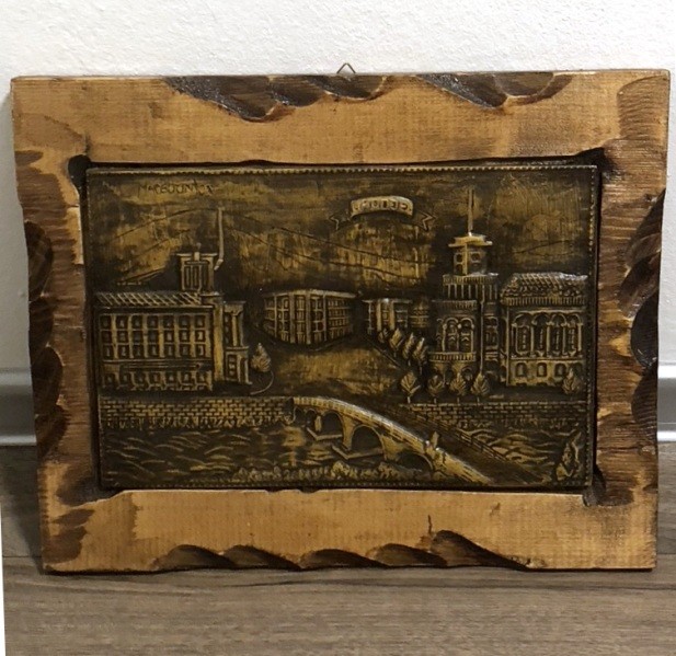 85. Umetniška slika iz lesa - motiv Skopje   IC = 8 eur