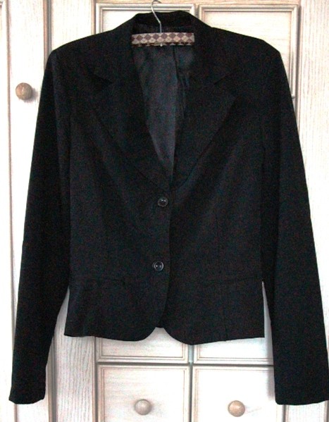 224b. Črn blazer, M    IC = 10 eur