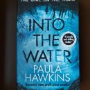232d. INTO the WATER, Paula Hawkins    IC = 4 eur