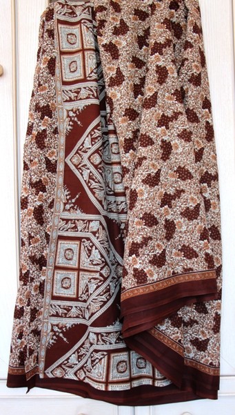 13. Indijsko blago dimenzij za sari, cca 110 x 480 cm, Cena: 10 eur ( + 2 eur poštnina ).