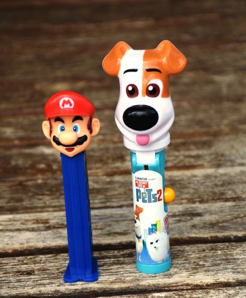 9. PEZ Super Mario in kuža, ki pazi liziko  Cena: 1 eur ( + 2 eur poštnina )