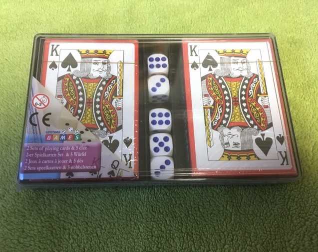 53. Komplet igralnih kart in kock    IC = 4 eur