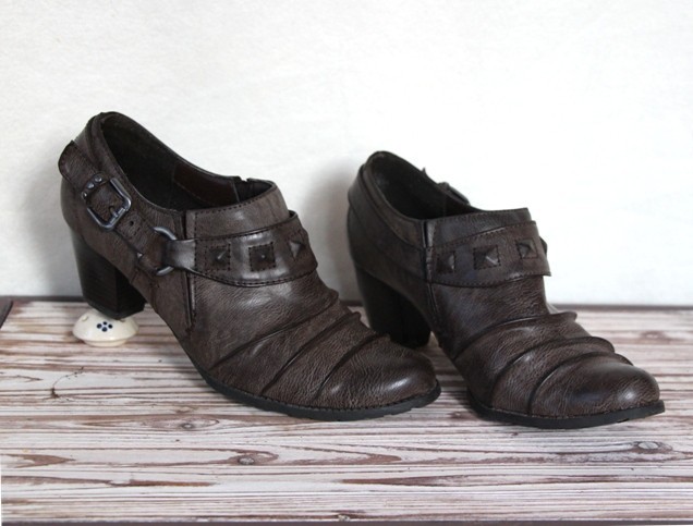 240. Ženski čevlji, 39, malo nošeni, lepo ohranjeni  Cena: 8 eur ( + 2 eur poštnina )