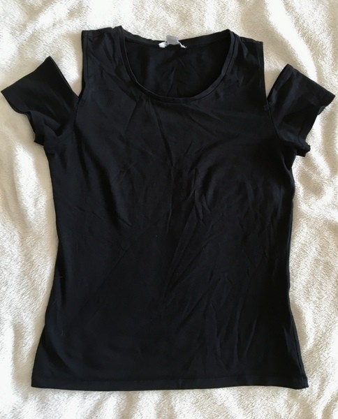 121c. Črna majica z izrezanimi rokavi, št. L (realno S-M), Newyorker,    IC = 3 eur