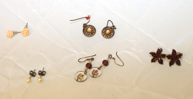 11. Set uhanov  Cena: 3 eur ( + 1 eur poštnina )