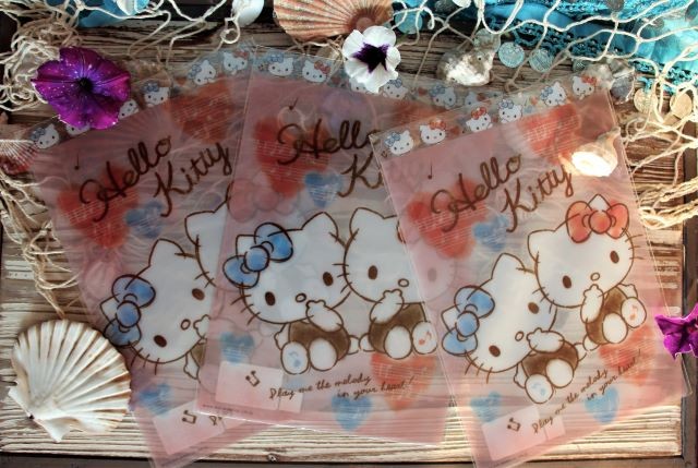 21. Pisalne podloge Hello Kitty, A4    ICa,b,c = 1 eur