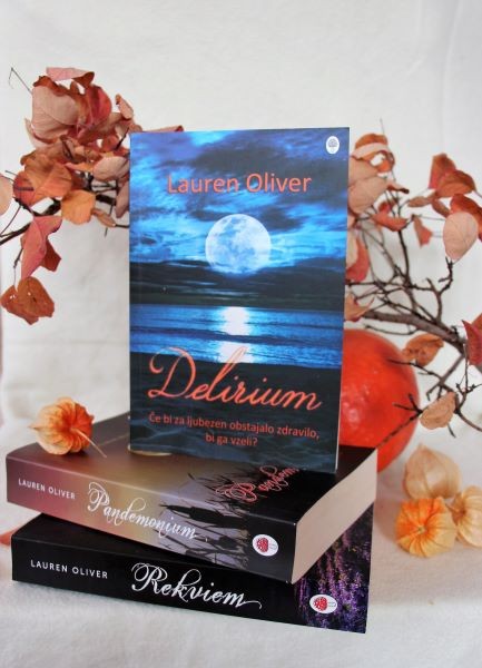 100. DELIRIUM, Lauren Oliver, trilogija    IC = 12 eur