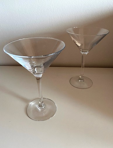 83. Dva kozarca za martini iz Ikee   IC = 2 eur
