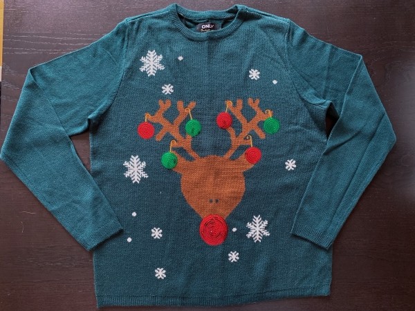 188. Božični pulover z jelenčkom, S   IC = 10 eur