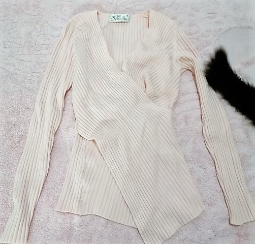 64m. Svetlo roza asimetričen pulovfer, M   IC = 3 eur