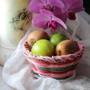 131b. Ročno pletena košarica z veganskimi pirhi   IC = 5 eur