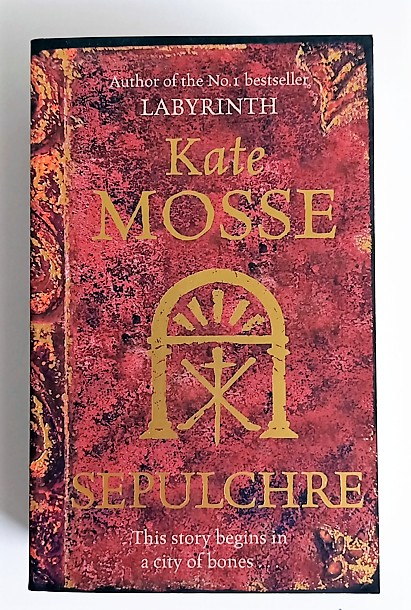 83. Kate Mosse: Sepulchre, v angleščini   IC = 7 eur