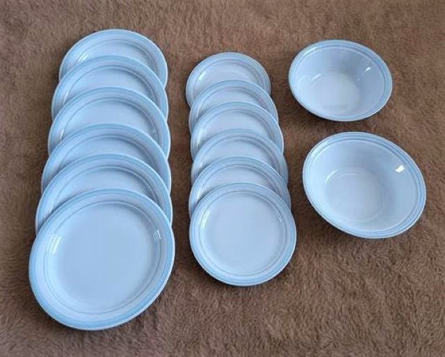 64c. Set 6 plitvih in 6 malih krožnikov ter 2 skodeli  IC = 10 eur