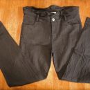 88c.Č rne hlače 7-8 dolžine (95% bombaž, 5% elastan). Velikost M-L  IC = 5 eur