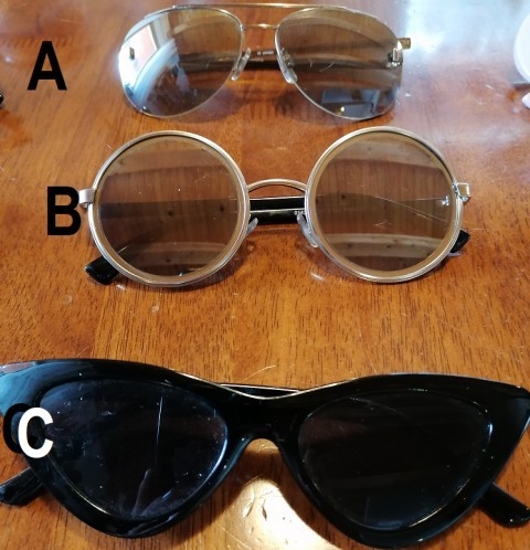78a,b,c. Sončna očala   ICa,b,c = 2 eur