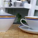 89. Porcelanasta skodelica za čaj in sladkornica   IC = 5 eur