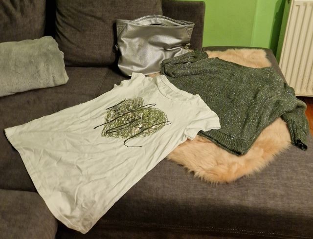 27. Komplet oblačil (pulover XS in majica uni size) +torbica  IC = 15 eur