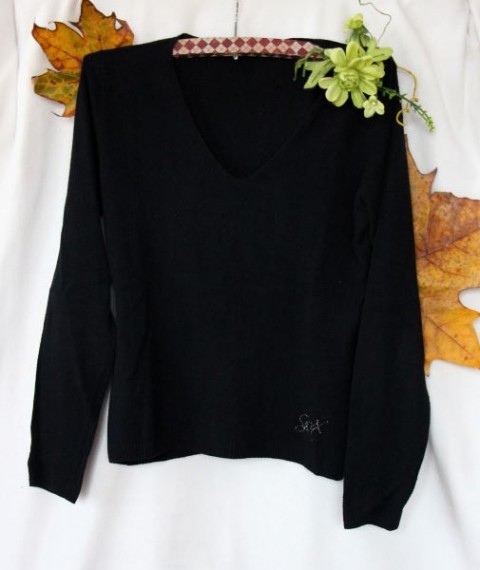 87c. Črn pulover, S, viskoza-mikrofibra-nylon (43-35-22)   IC = 3 eur