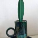 60b. Keramična unikatna vaza s krožnikom in lesenim tulipanom  IC = 7 eur