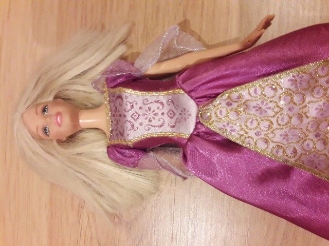 Barbie pepelka - foto