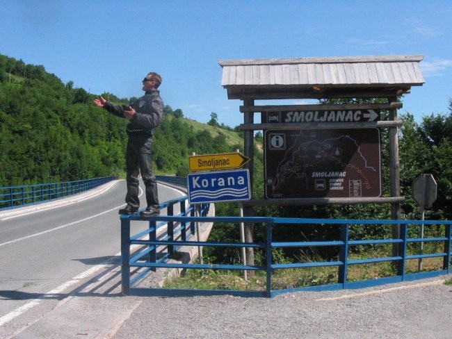 na Korani, mirnoj reci vodenica stroji...