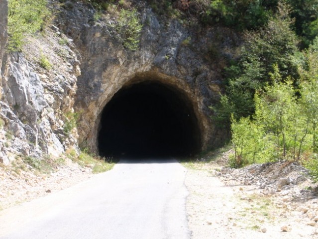 Pred tunelom