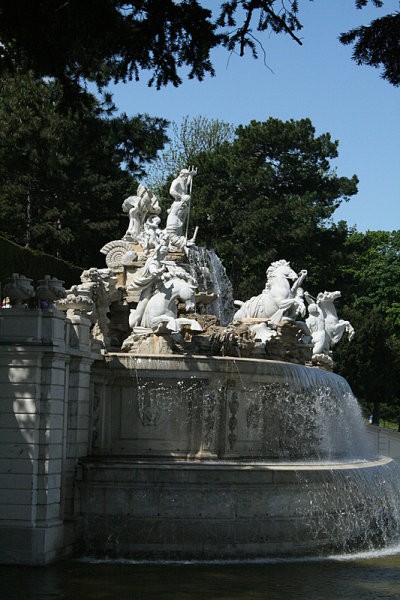 DUNAJ - PARK SCHÖNBRUNN - foto povečava